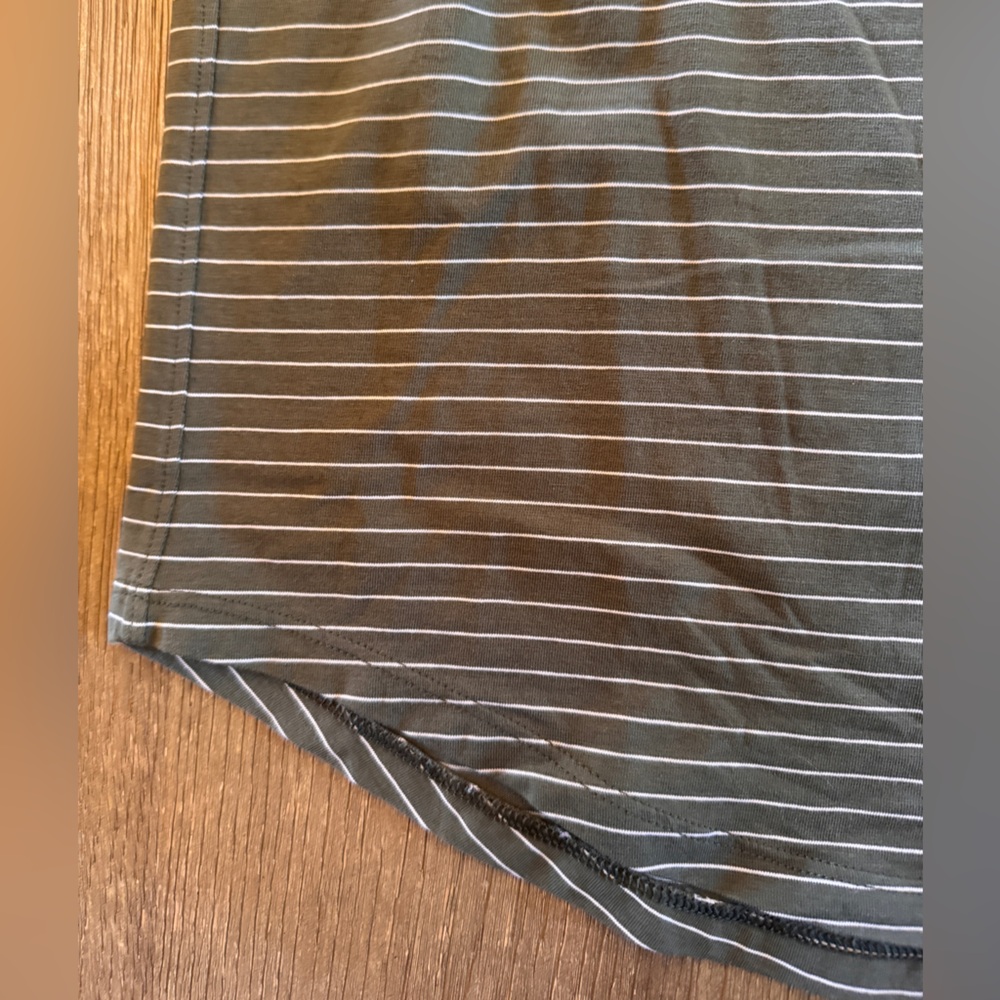 Lululemon tshirt NWOT - Picture 2 of 9